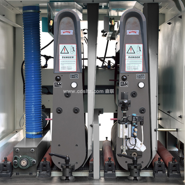 底漆雙砂架機構(gòu).jpg 底漆雙砂架機構(gòu).jpg