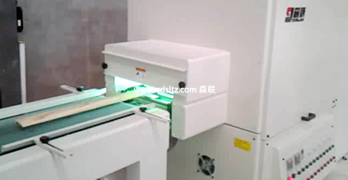 門(mén)線條噴涂UV光固化.jpg 門(mén)線條噴涂UV光固化.jpg