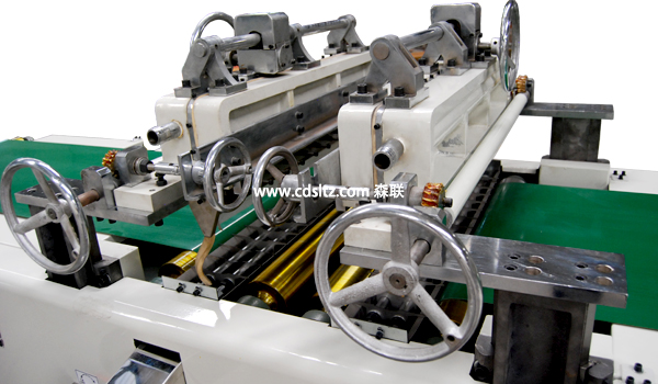 雙刀頭淋涂機(jī).jpg 雙刀頭淋涂機(jī).jpg