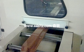 木門套板UV底漆自動噴涂.jpg 木門套板UV底漆自動噴涂.jpg