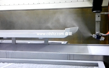 家具UV噴涂設(shè)備生產(chǎn)線家具邊部UV自動噴涂.jpg 家具UV噴涂設(shè)備生產(chǎn)線家具邊部UV自動噴涂.jpg
