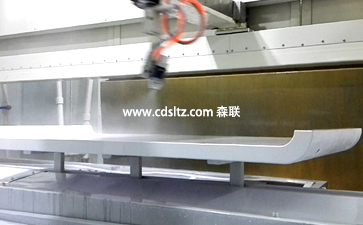 家具UV噴涂設(shè)備生產(chǎn)線面部UV自動噴涂.jpg 家具UV噴涂設(shè)備生產(chǎn)線面部UV自動噴涂.jpg