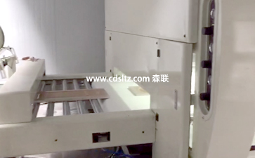 定制家具UV往復(fù)噴涂線自動上料除塵掃描.jpg 定制家具UV往復(fù)噴涂線自動上料除塵掃描.jpg