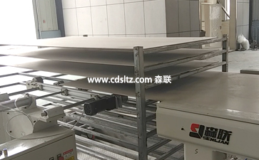 一體板氟碳涂裝線自動上升逐片推入晾架.jpg 一體板氟碳涂裝線自動上升逐片推入晾架.jpg