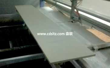 衣柜四邊自動五軸噴涂.jpg 衣柜四邊自動五軸噴涂.jpg