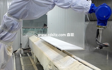衣柜四邊機器人噴涂.jpg 衣柜四邊機器人噴涂.jpg